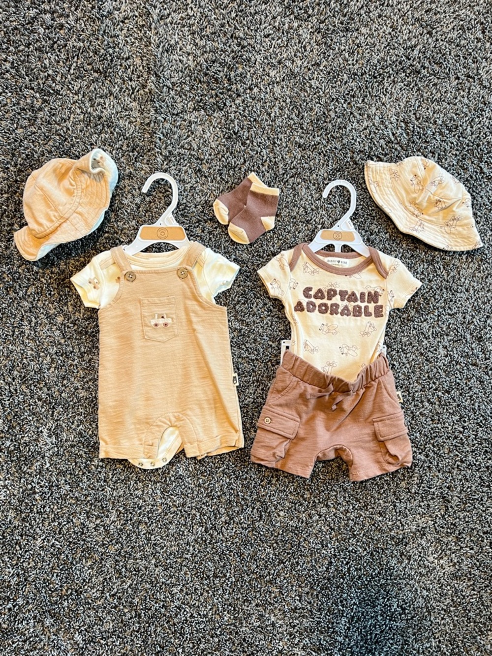❌SOLD❌ NWOT 0-3mo Organic Baby Neutral Two-Piece Outfit Set with Hats